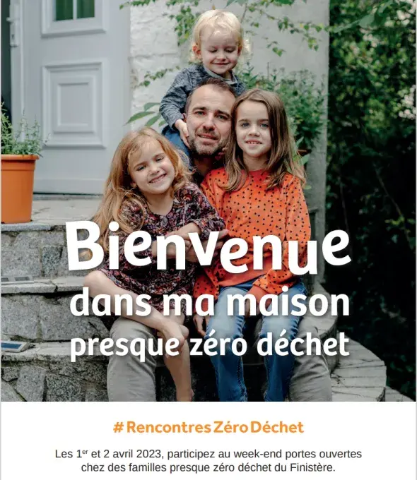 Une affiche montrant une famille. 