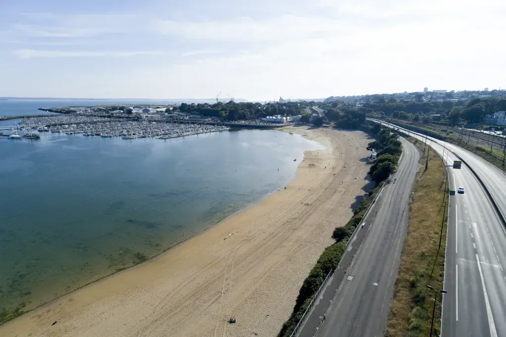 Vue aérienne sur une plage.