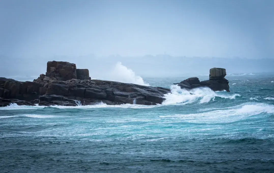Photo d'une mer démontée.