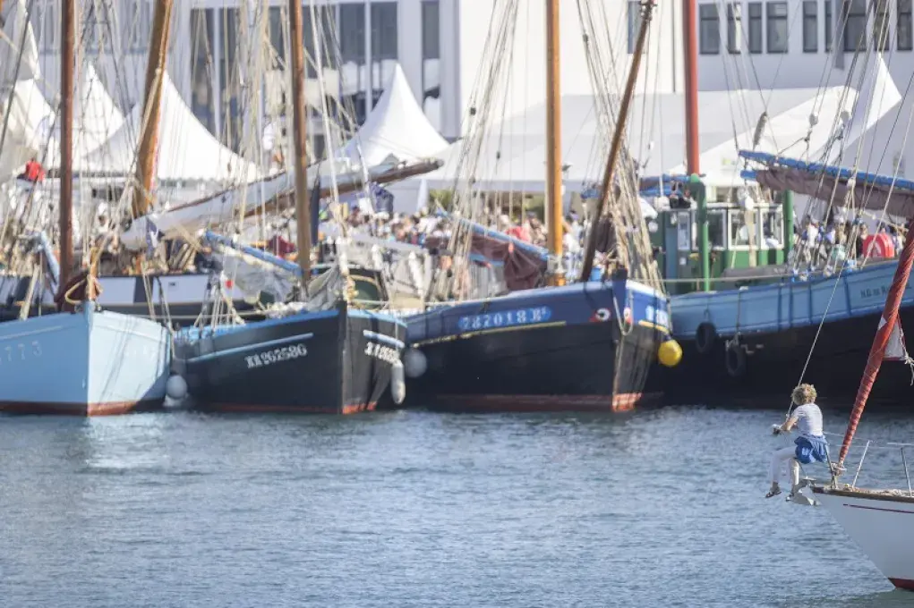 Vieux gréements à quai lors des Fêtes maritimes de Brest