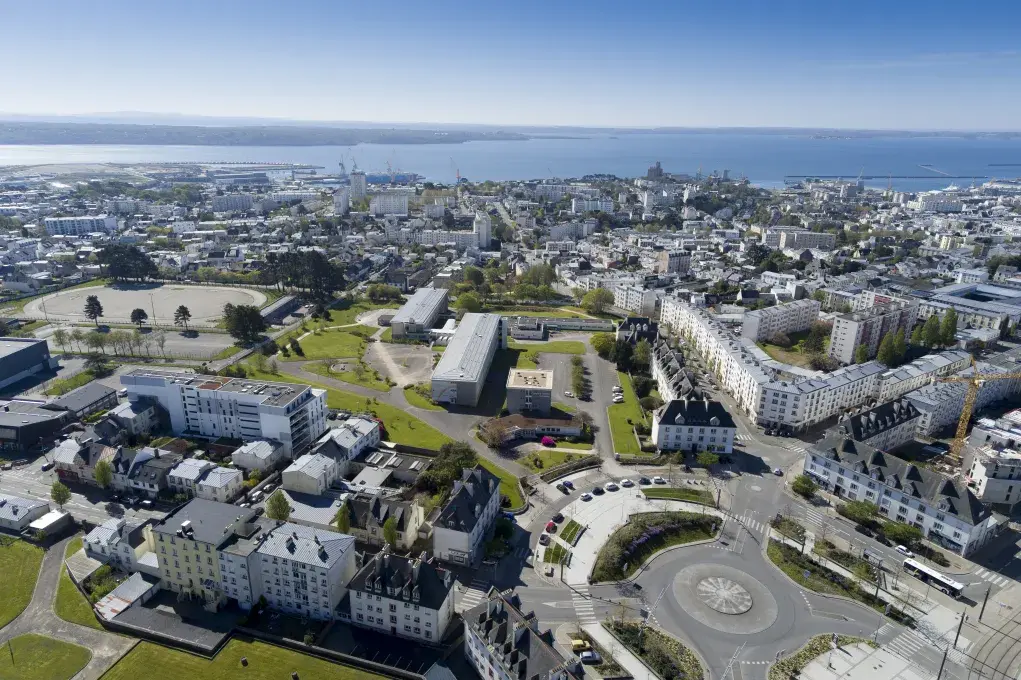 Vue aérienne d'une ville.