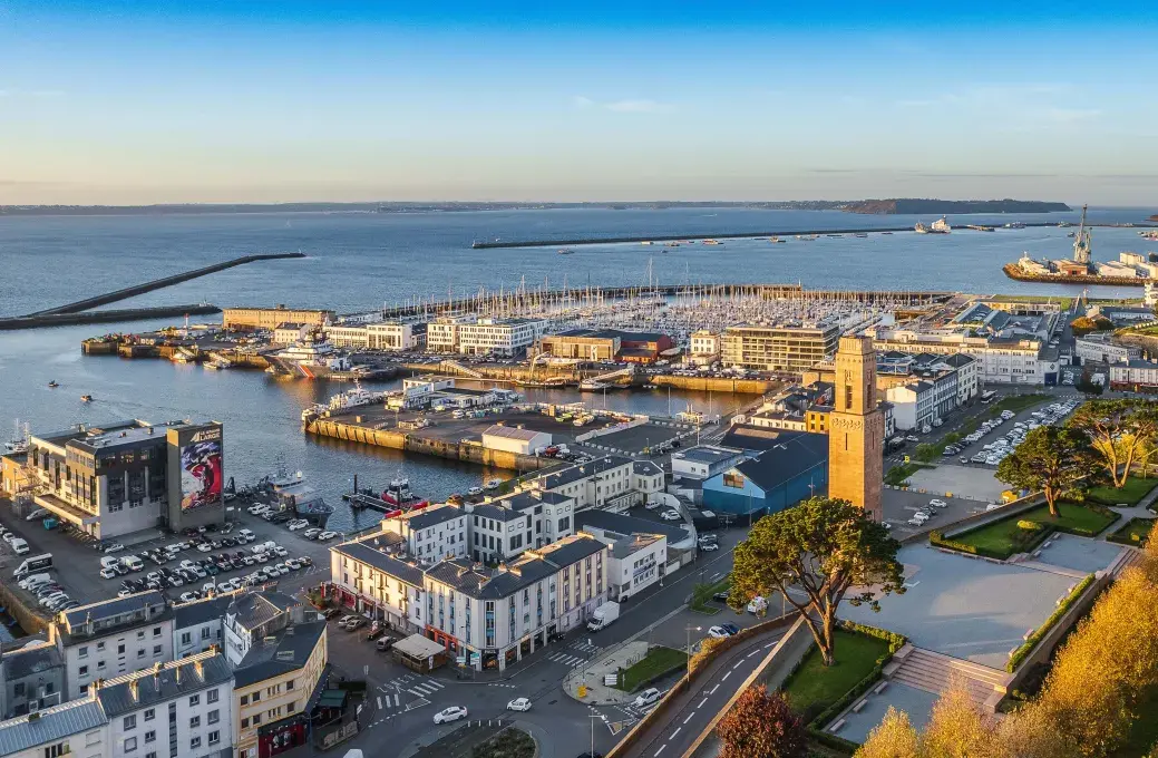 Vue aérienne du cours Dajot et du port de commerce