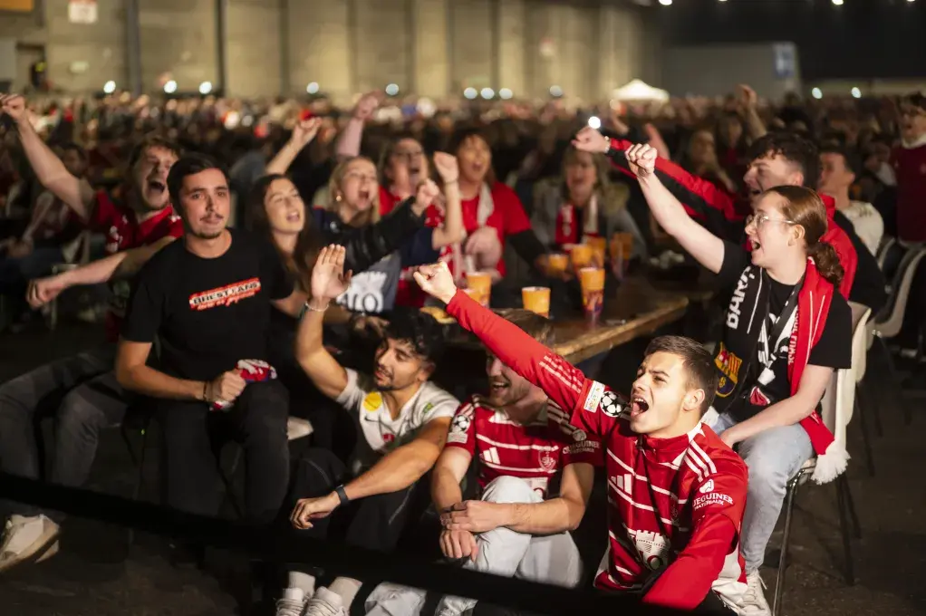 des supporters du Stade Brestois à la fan zone du 26 novembre