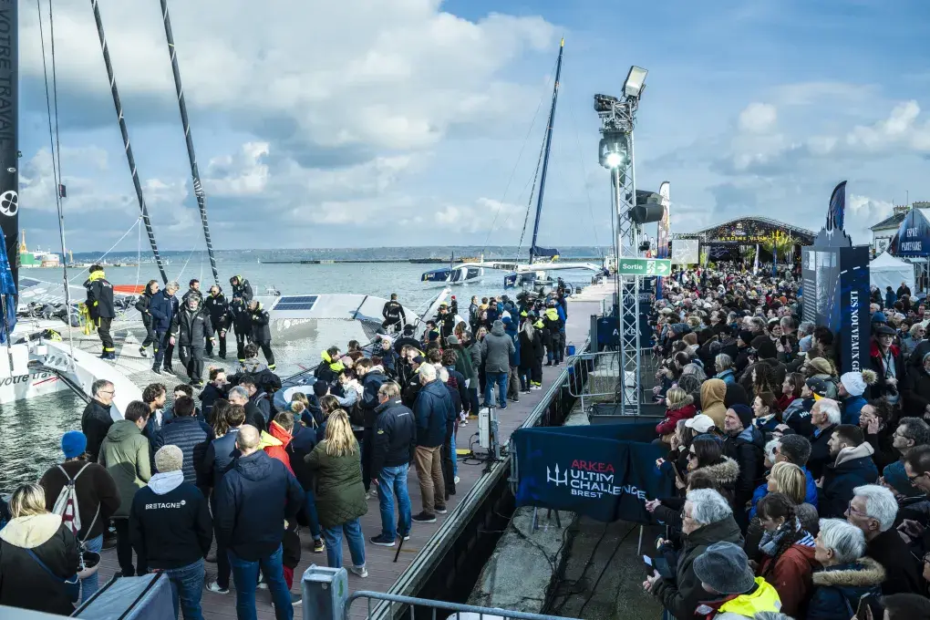 Vue du quai Malbert à l'arrivée des Ultims 