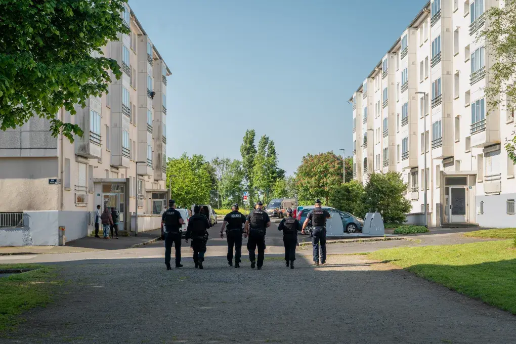 Un groupe de policiers.