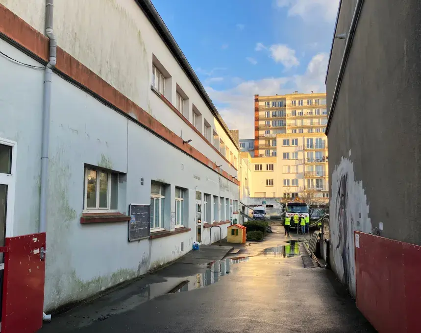 Vue de l'entrée du PL Sanquer à Brest