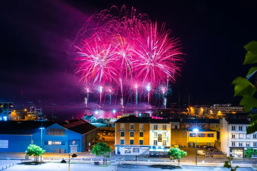 Feu d'artifice au port de commerce de Brest 