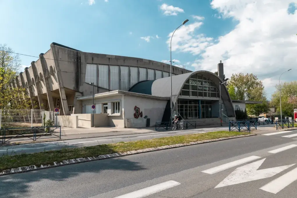 bâtiment en béton de la piscine Foche