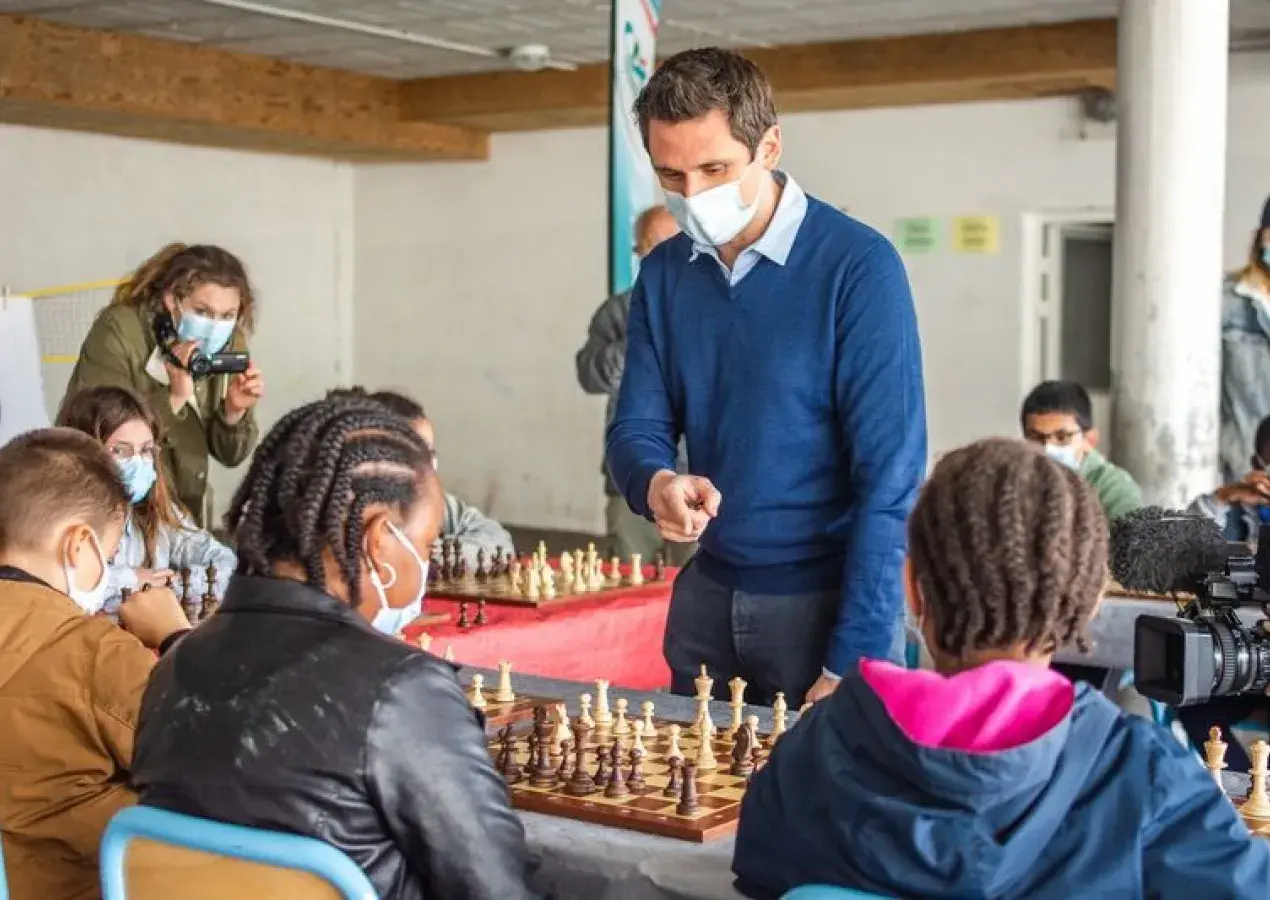 Actu 2021 -  Des écoliers brestois affrontent des champions d’échecs