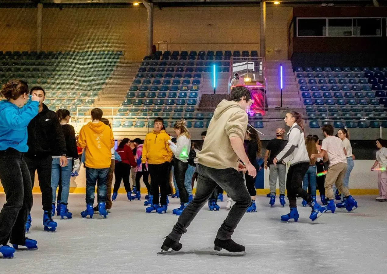 Des patineurs sur glace à Brest