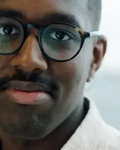 Rencontre avec Miguel Shema : La santé est politique. La médecine soigne-t-elle vraiment tout le monde ? Rencontre avec Miguel Shema : La santé est politique. La médecine soigne-t-elle vraiment tout le monde ?