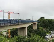 le pont Robert Schuman et des maisons en dessous