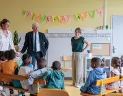 Le maire et l'adjointe à l'éducation visitent une classe de CP à la rentrée 