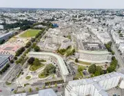 Vue aérienne d'un bâtiment.