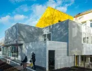 Vue extérieure d'un bâtiment.