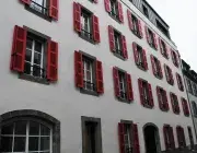 La façade d'un immeuble réhabilité dans le quartier de Recouvrance 