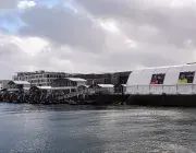 le village de l'Arkéa Ultim Challenge Brest sur le port de commerce, à la veille de l'arrivée des bateaux 