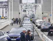 Une circulation dense dans une ville.