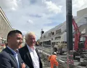 deux hommes au milieu du chantier de l'avenue Clemenceau 