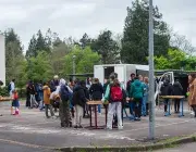 Des enfants dans un collège.