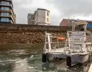 Un bateau.