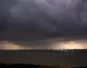 des nuages gris au-dessus de la rade de Brest