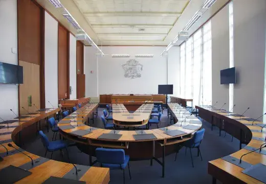 Une salle vide.