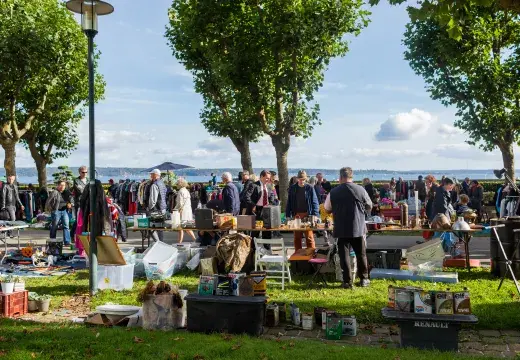 Vue de la foire saint Michel lors du déballage du cours Dajot 