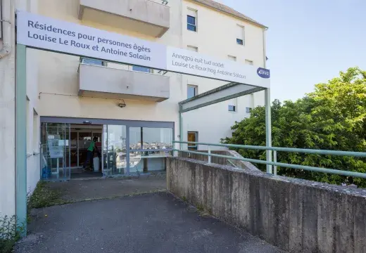 entrée d'une résidence pour personnes âgées