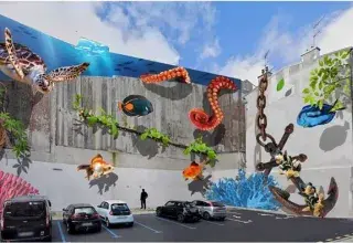 Une peinture monumentale sur un mur.