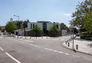 Vue  extérieure de la mairie de l'Europe avant le sinistre du 29 juin 2023. 