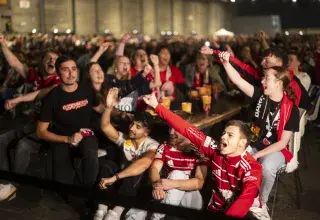 des supporters du Stade Brestois à la fan zone du 26 novembre