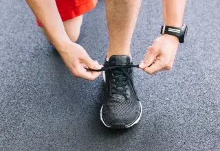 Zoom sur une chaussure de running.