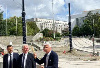 des hommes devant le chantier Mon réseau grandit 