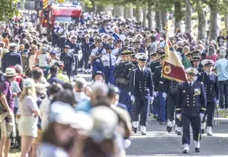 Défilé militaire du 14 juillet à Brest, sur le cours Dajot. 