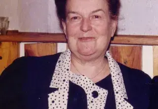 Portrait d'une femme assise