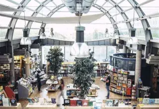 Visite de la librairie Dialogues