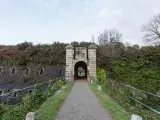 entrée en pierre du fort